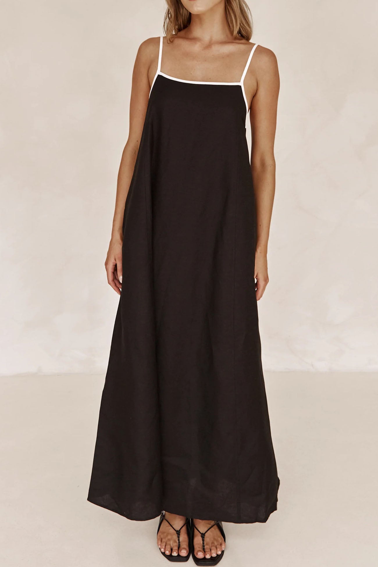 Women's minimalist spaghetti strap maxi dress