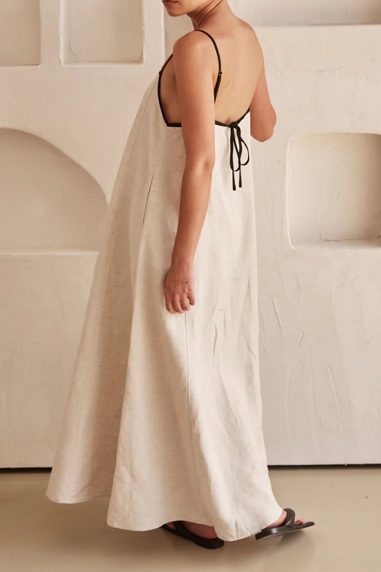 Women's minimalist spaghetti strap maxi dress