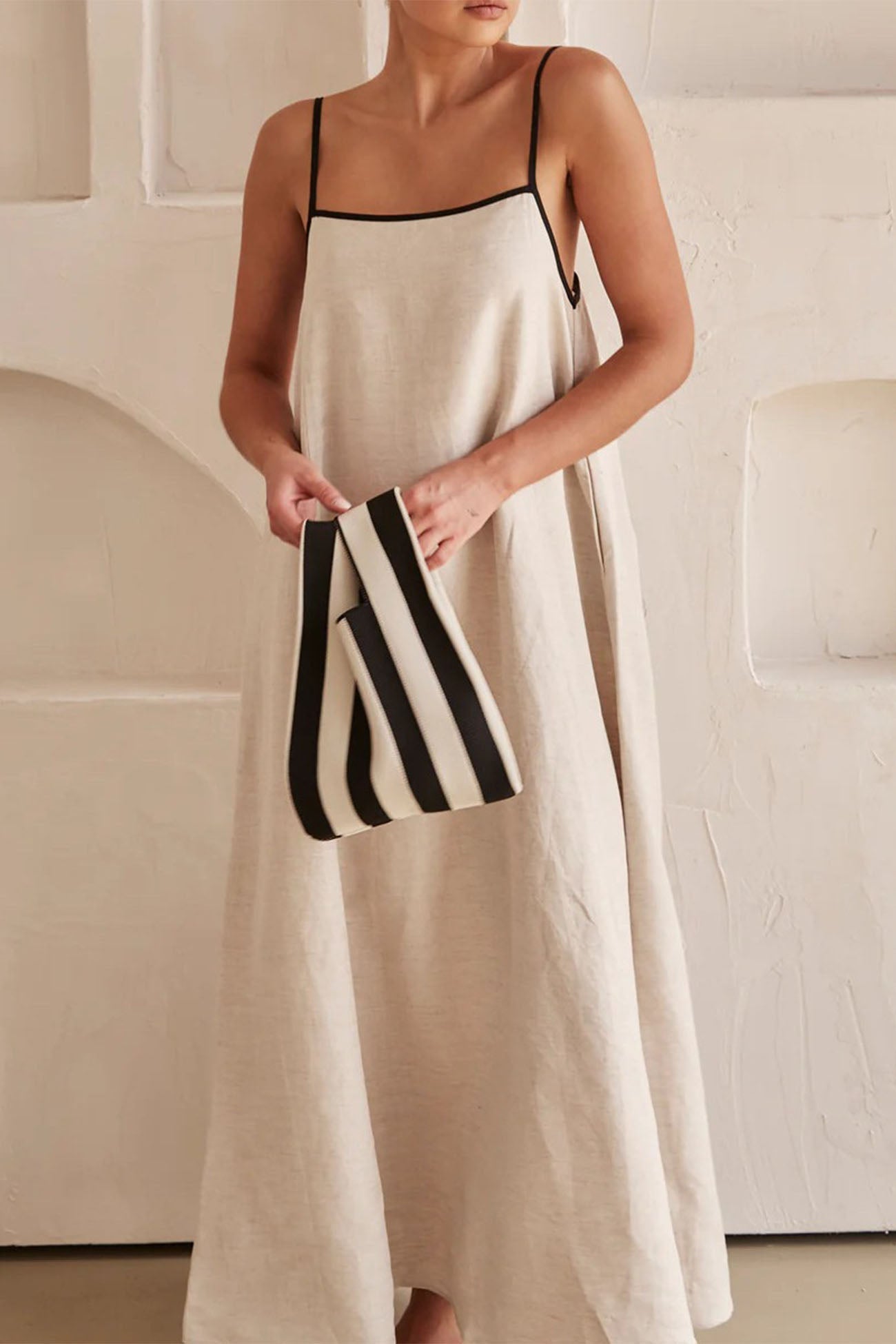 Women's minimalist spaghetti strap maxi dress