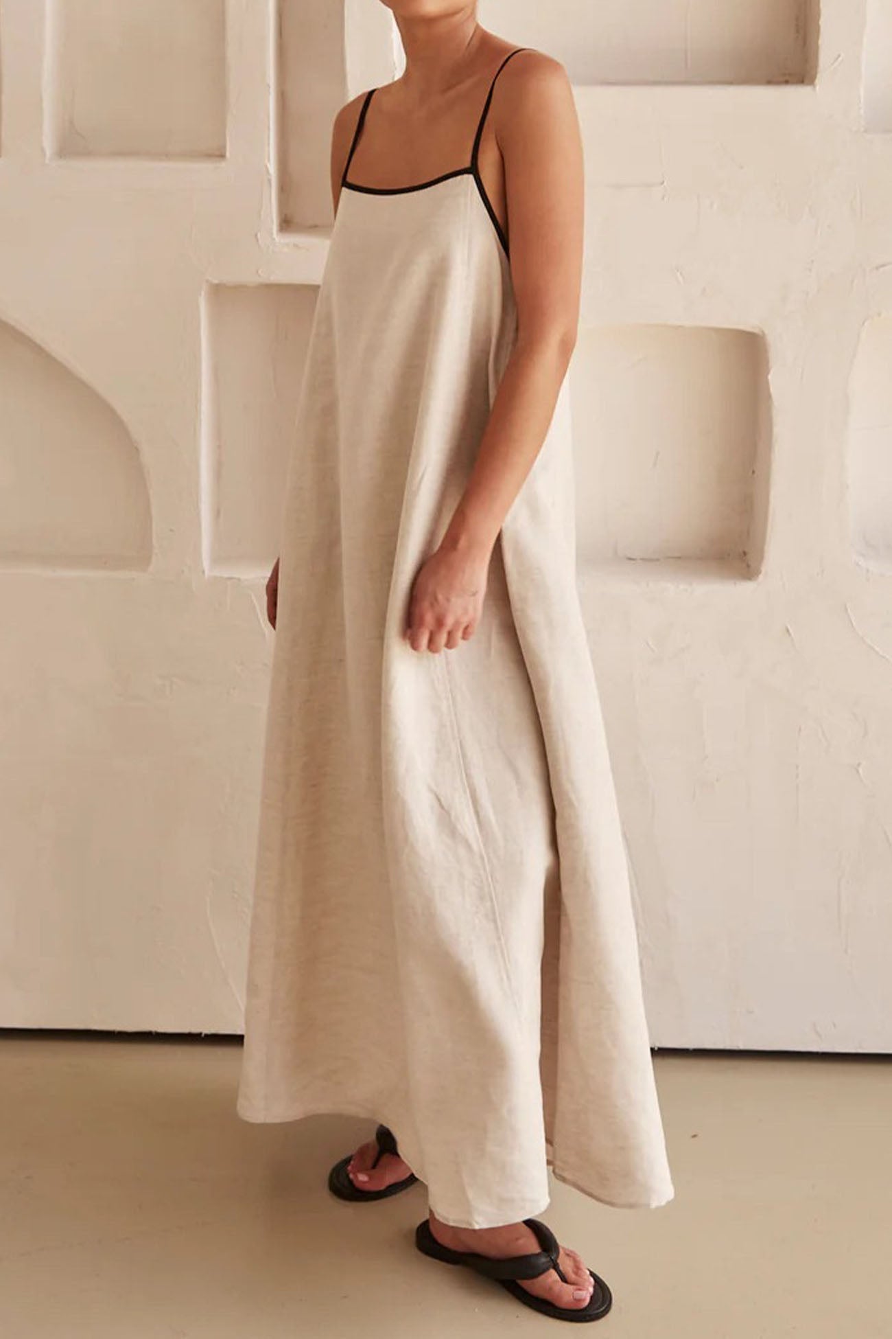 Women's minimalist spaghetti strap maxi dress