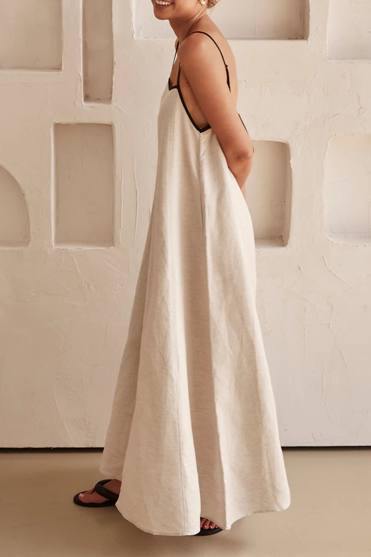 Women's minimalist spaghetti strap maxi dress