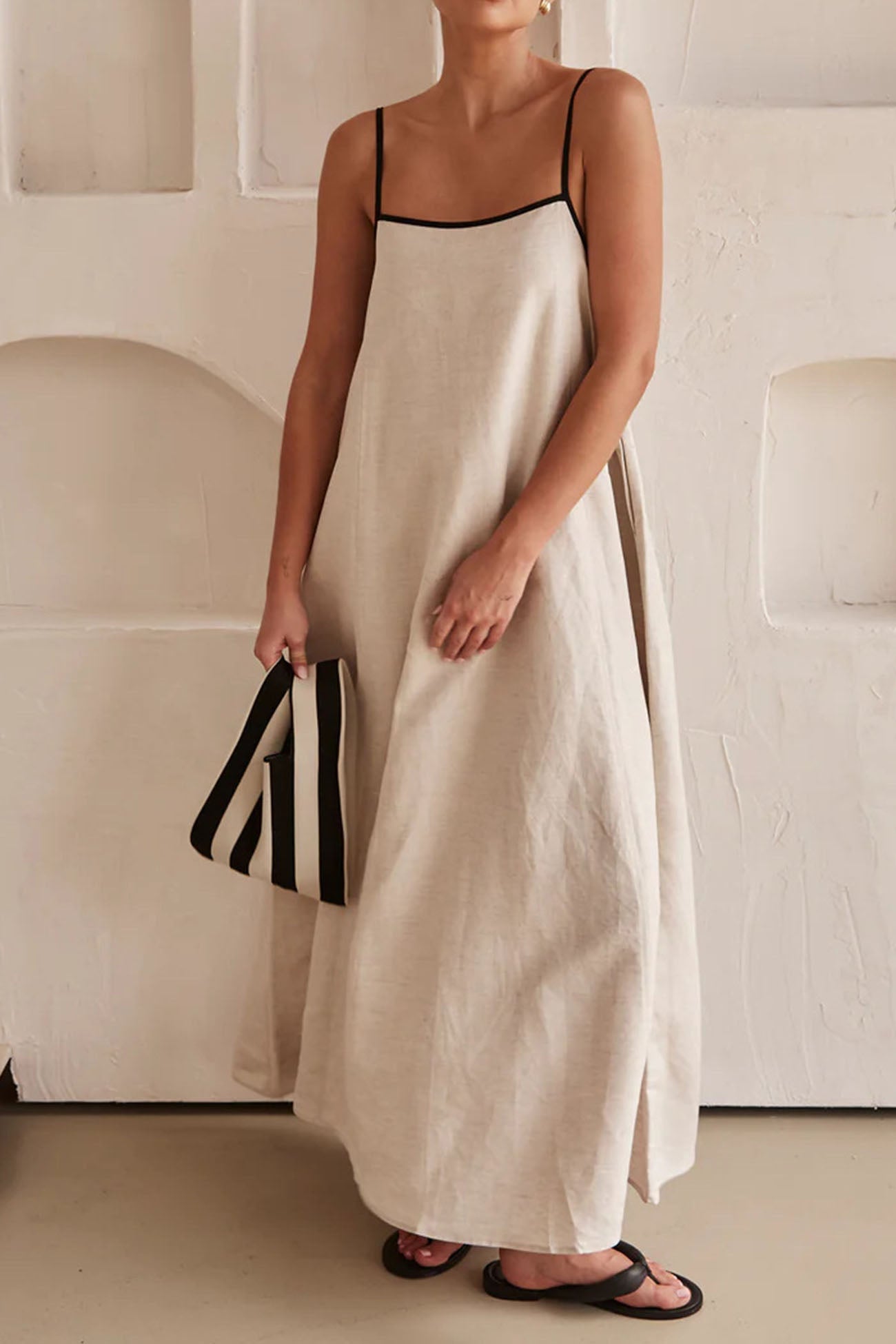 Women's minimalist spaghetti strap maxi dress