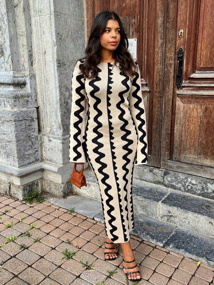 Women's long-sleeved knitted maxi dress